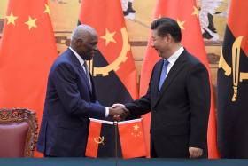 ANGOLA E CHINA “PODEM IR MAIS LONGE” NA COOPERAÇÃO, DIZ JOSÉ EDUARDO DOS SANTOS