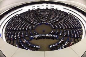 PE APROVA ‘PLANO JUNCKER’ PARA MOBILIZAR 315 MIL ME