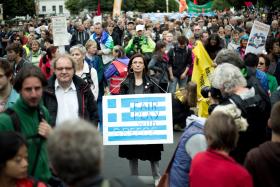 GRÉCIA: MANIFESTANTES EXIGEM EM BERLIM RUMO MAIS SOLIDÁRIO DA ALEMANHA E DA EUROPA