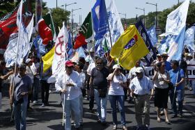 PROFESSORES MANIFESTARAM-SE EM “TEMPO OPORTUNO” PARA EXIGIR COMPROMISSOS – SINDICATOS