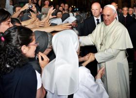 PAPA CRITICA EXCLUSÃO DOS POBRES E DOS DOENTES DA SOCIEDADE