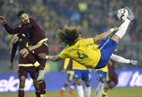 MANO MENEZES EXPLICA QUE BRASIL AINDA NÃO ENCONTROU MODELO DE JOGO
