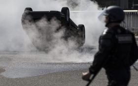 TAXISTAS FRANCESES EM PROTESTOS VIOLENTOS CONTRA A UBER