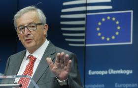 GRÉCIA: JUNCKER TRISTE COM “ESPETÁCULO QUE A EUROPA DEU NO SÁBADO”