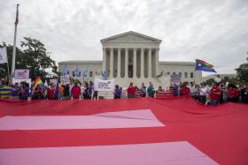 SUPREMO TRIBUNAL DOS ESTADOS UNIDOS DECRETA DIREITO AO CASAMENTO HOMOSSEXUAL EM TODOS OS ESTADOS