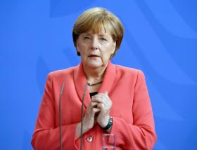 MERKEL ADMITE NOVAS NEGOCIAÇÕES APÓS REFERENDO NA GRÉCIA