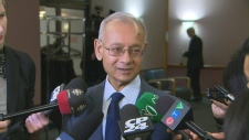 Mukherjee anunciou a sua renúncia no início da reunião de quinta-feira do Conselho dos Serviços da Polícia de Toronto