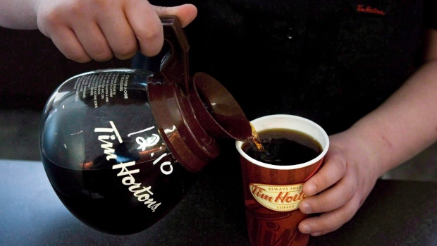 Tim Hortons é a marca mais confiável do Canadá, em parte por causa do seu investimento nas comunidades e equipas de desportos locais. (Chris Young / Canadian Press)