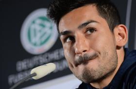 GUNDOGAN RENOVA COM O BORUSSIA DORTMUND