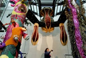 QUARENTA OBRAS DE JOANA VASCONCELOS EXPOSTAS EM LONDRES