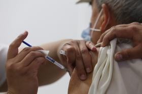 AGÊNCIA EUROPEIA DO MEDICAMENTO APROVA VACINA CONTRA PALUDISMO