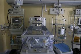 MÃE E RECÉM-NASCIDO QUE VOLTARAM AO HOSPITAL DE FARO ESTÃO “APARENTEMENTE BEM”