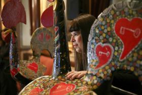 QUARENTA OBRAS DE JOANA VASCONCELOS EXPOSTAS EM LONDRES