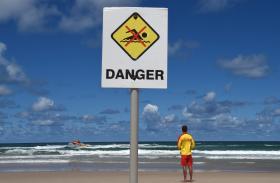 QUATRO PRAIAS AUSTRALIANAS ENCERRADAS APÓS AVISTAMENTOS DE TUBARÕES
