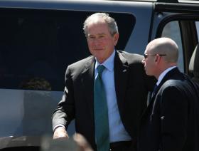 ANTIGO PRESIDENTE DOS EUA GEORGE BUSH TEM ALTA DE HOSPITAL