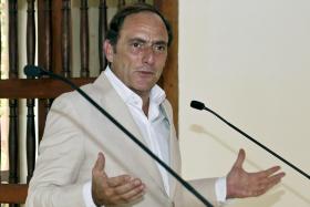 PAULO PORTAS CLASSIFICA DIFICULDADES DE ANGOLA COMO TRANSITÓRIAS E APELA AO INVESTIMENTO