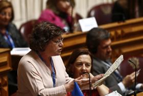 GENERAL ACONSELHA ANA GOMES A VISITAR SÓCRATES E NÃO “FAZER ‘SHOW'” COM ANGOLA