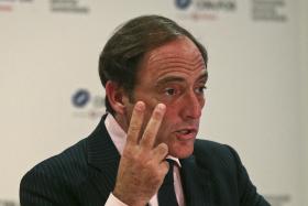 PAULO PORTAS DIZ QUE RELAÇÃO ENTRE PORTUGAL E ANGOLA “É INSUBSTITUÍVEL”