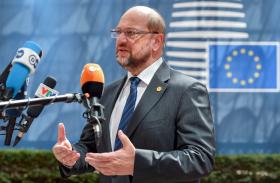 GRÉCIA: SCHULZ PONDERA CRÉDITOS DE EMERGÊNCIA CONTRA CRISE HUMANITÁRIA