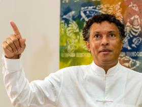ESCRITOR E MINISTRO CABO-VERDIANO MÁRIO LÚCIO RECEBE DOMINGO PRÉMIO MIGUEL TORGA