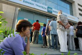 GRÉCIA: BANCOS REABRIRAM MAS CONTROLO DE CAPITAIS MANTÉM-SE