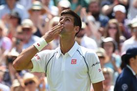 DJOKOVIC E WAWRINKA AVANÇAM SEM DIFICULDADE NO TORNEIO DE WIMBLEDON, NISHIKORI DESISTE