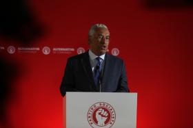 COSTA DIZ QUE CONTRATAÇÕES DO GOVERNO CONTRASTAM COM DESINVESTIMENTO NA SAÚDE E PORTO DE SINES