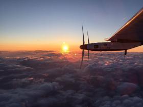 AVIÃO EXPERIMENTAL ‘SOLAR IMPULSE 2’ BATE RECORDE DE VOO SOLITÁRIO
