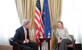 UE ACOMPANHA EUA E DIZ QUE ACORDO NUCLEAR COM IRÃO ESTÁ “MUITO PERTO”