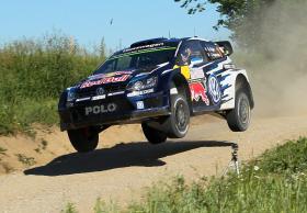 OGIER LIDERA RALI DA POLÓNIA EM DIA DOMINADO PELA VOLKSWAGEN