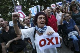 CENTENAS DE PESSOAS REUNIDAS EM LISBOA PELO “NÃO” NO REFERENDO NA GRÉCIA