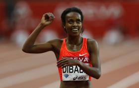 GENZEBE DIBABA BATE RECORDE DO MUNDO DOS 1.500 METROS FEMININOS