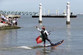 FRANCISCO LUFINHA SAIU DE LISBOA E JÁ NAVEGA EM KITESURF RUMO AO FUNCHAL