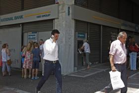 GRÉCIA: BANCOS GREGOS PERMANECEM ENCERRADOS ATÉ QUARTA-FEIRA