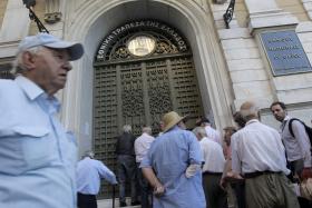 TSIPRAS ADMITE BANCOS GREGOS ENCERRADOS ATÉ RATIFICAÇÃO DE ACORDO COM ZONA EURO