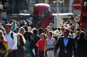 CAOS EM LONDRES DEVIDO À GREVE DO METRO QUE TRANSPORTA 3 MILHÕES DE PESSOAS/DIA