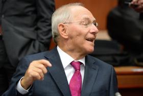 GRÉCIA: SCHÄUBLE ADMITE DEMITIIR-SE POR DIVERGÊNCIA DE POSIÇÕES SOBRE SITUAÇÃO GREGA FACE A MERKEL