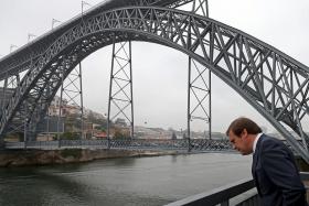 PASSOS COELHO QUER REFORÇO DAS INSTITUIÇÕES SOCIAIS NO COMBATE ÀS DESIGUALDADES