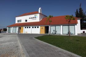ANTIGA ESCOLA DA ALDEIA DE ALQUEVA, NO ALENTEJO, TRANSFORMADA EM HOSTEL