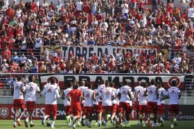CENTRO DE ESTÁGIO DO SEIXAL CHEIO PARA ASSISTIR A TREINO DO BENFICA