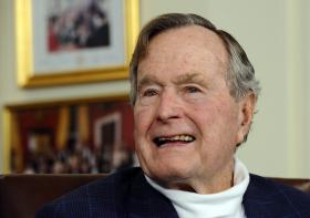 EX-PRESIDENTE DOS EUA GEORGE H.W. BUSH HOSPITALIZADO APÓS SOFRER QUEDA