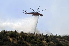 FRANÇA VAI ENVIAR TRÊS AVIÕES PARA AJUDAR COMBATE AOS INCÊNDIOS NA GRÉCIA