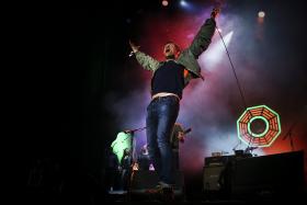BLUR EM APOTEOSE E BENJAMIN CLEMENTINE EM DISCRETA CONQUISTA NO SEGUNDO DIA DO SBSR