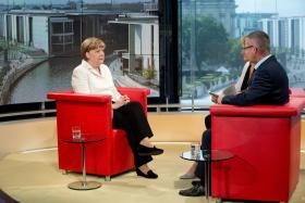 MERKEL REAFIRMA OPOSIÇÃO A REDUÇÃO “CLÁSSICA” DA DÍVIDA DA GRÉCIA