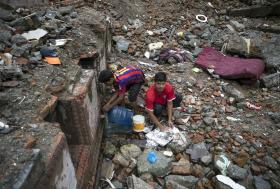 PELO MENOS 19 MORTOS E 20 DESAPARECIDOS NO NEPAL APÓS DESLIZAMENTO DE TERRA