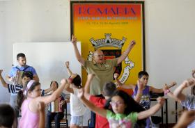 AMOR PELO FOLCLORE LEVA “MELRO” A ENSINAR “MILHARES” HÁ SEIS DÉCADAS