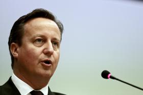 SITUAÇÃO DOS MIGRANTES EM CALAIS É “MUITO PREOCUPANTE” — DAVID CAMERON