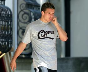 LUKAS PODOSLKI ASSINA POR TRÊS ANOS COM O GALATASARAY