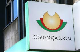 PLAFONAMENTO DA SEGURANÇA SOCIAL E LIMITE CONSTITUCIONAL À DÍVIDA NO PROGRAMA PSD/CDS-PP