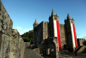 VIAGEM MEDIEVAL DA FEIRA VAI TER VISITAS GUIADAS EM MANDARIM E OUTRAS QUATRO LÍNGUAS